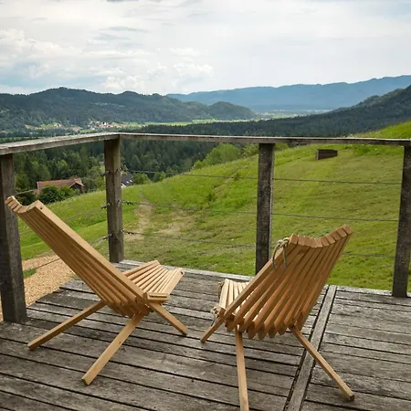 Hiska Ob Gozdu Lukez Plac *