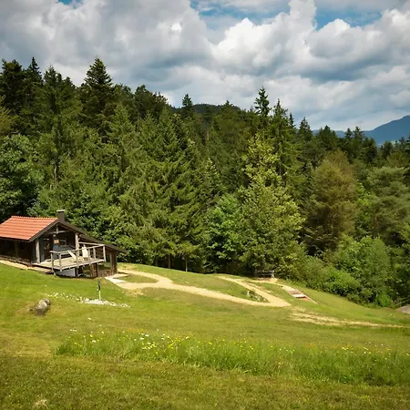 Hiska Ob Gozdu Lukez Plac