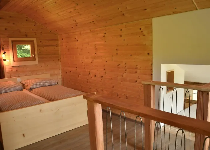 Hiska Ob Gozdu Lukez Plac *