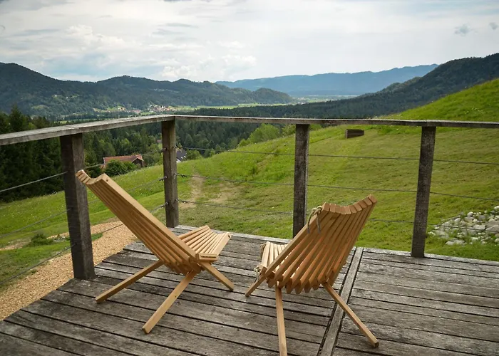 Hiska Ob Gozdu Lukez Plac *